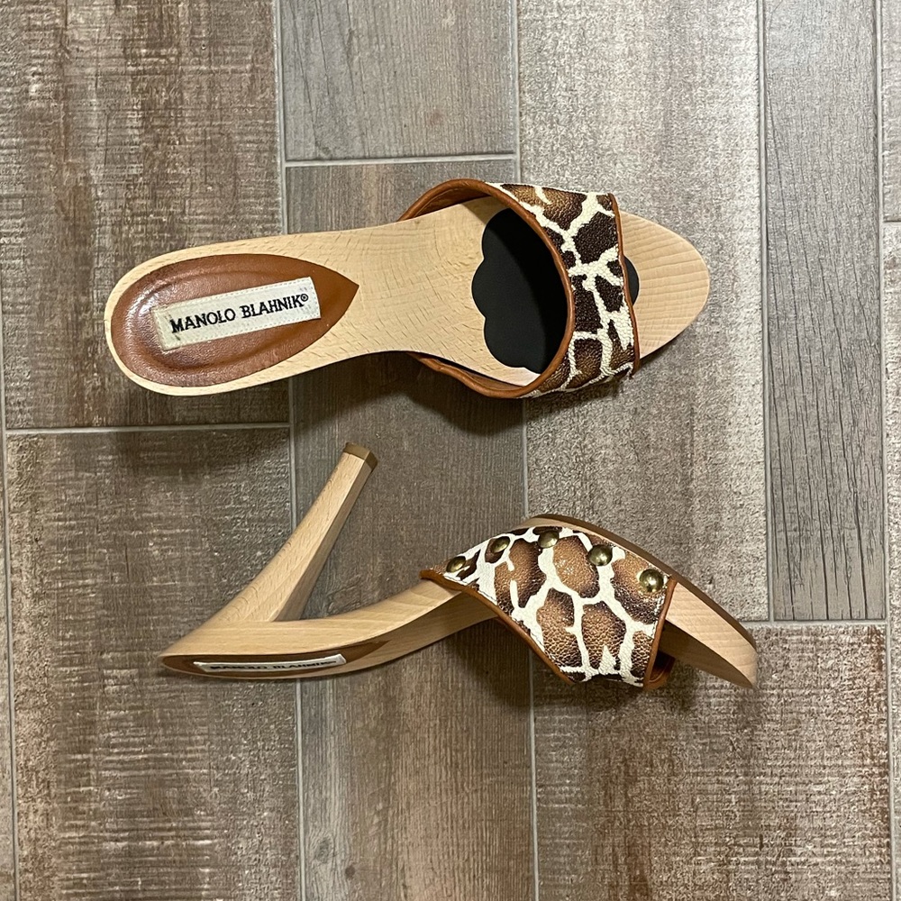 MANOLO BLAHNIK Stingray Terry Wood Mule HEELS